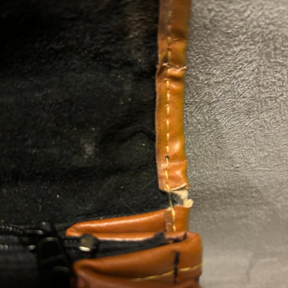 Vtg Dooney & Bourke All Weather Leather Messenger, Briefcase, Crossbody Bag - Picture 11 of 16